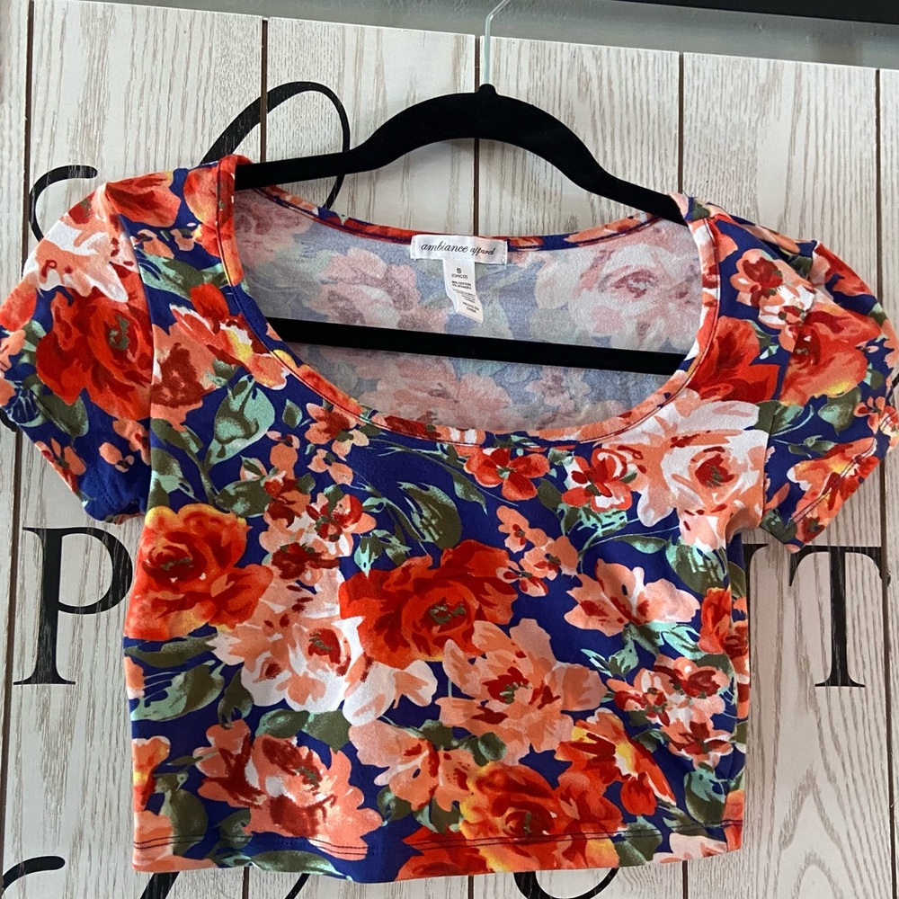 Cute Floral Crop Top 🌺